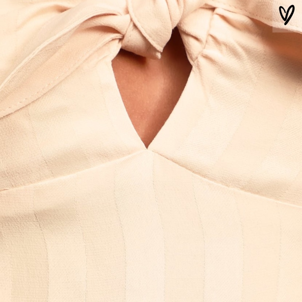 🔥SOLD🔥 Lulu’s Striped Satin Tie Front Tank Top Nude M, L - Picture 3 of 8